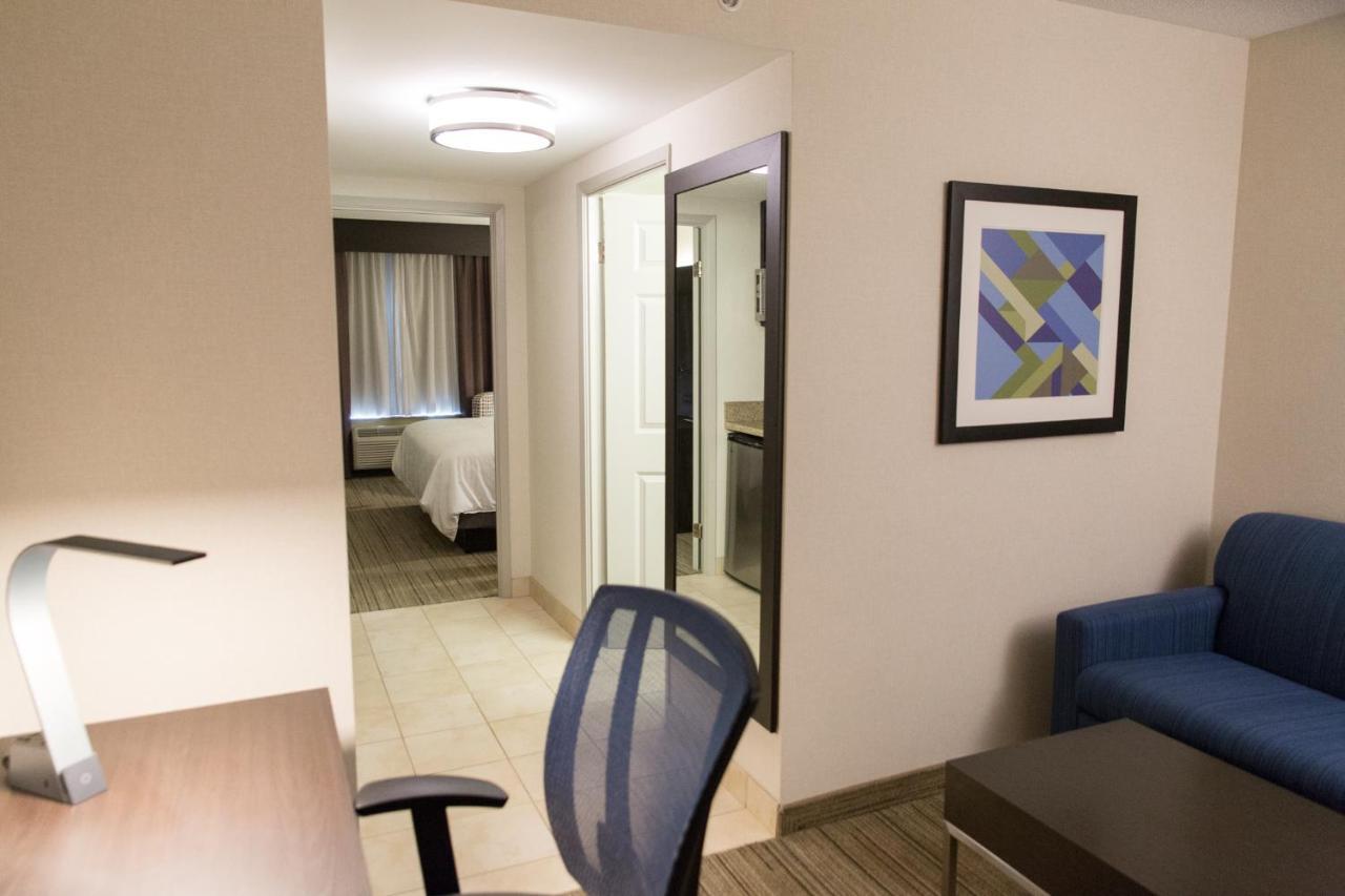 Holiday Inn Express Brampton By Ihg Exterior photo