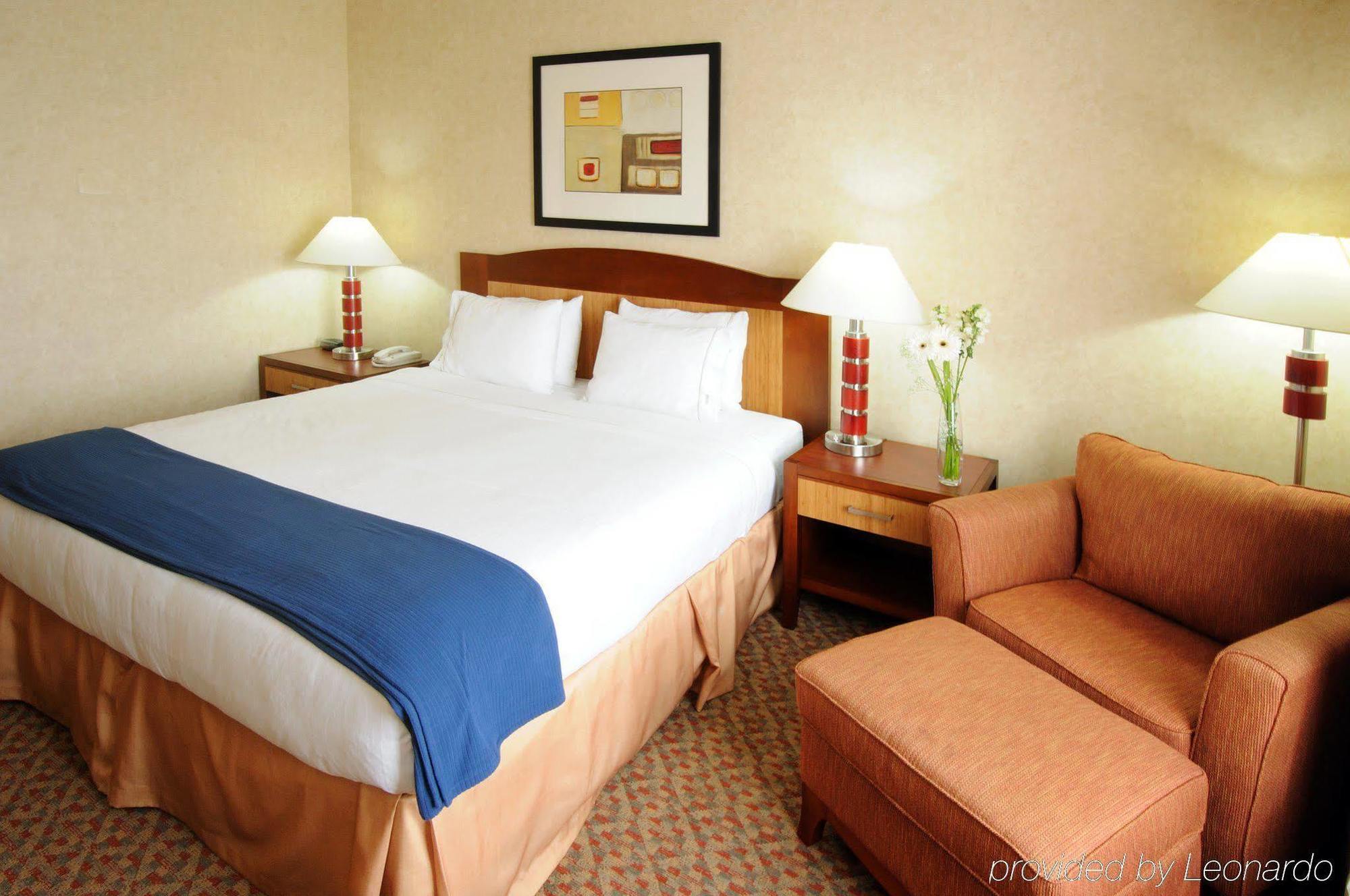 Holiday Inn Express Brampton By Ihg Exterior photo