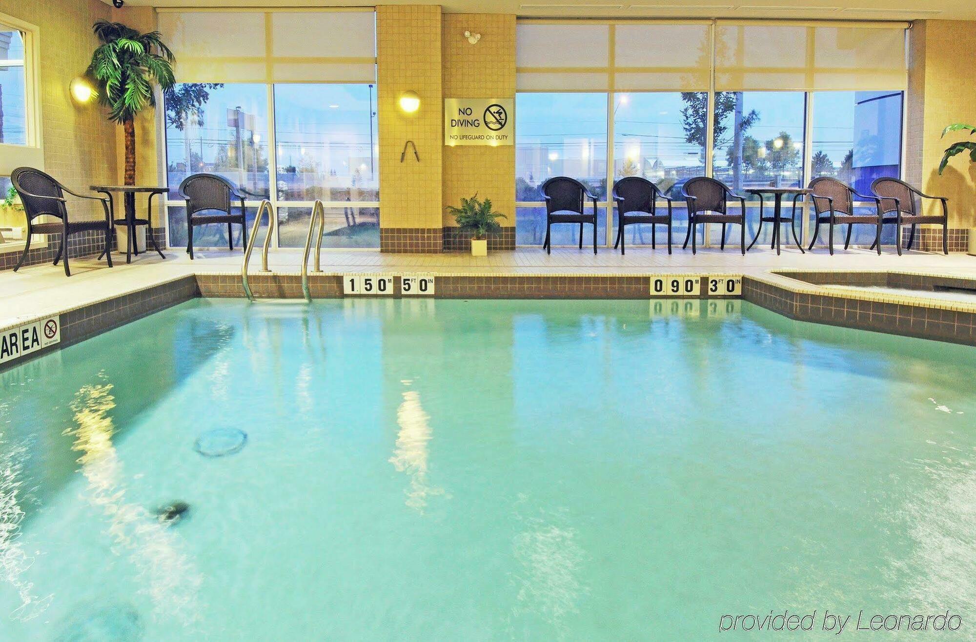 Holiday Inn Express Brampton By Ihg Exterior photo